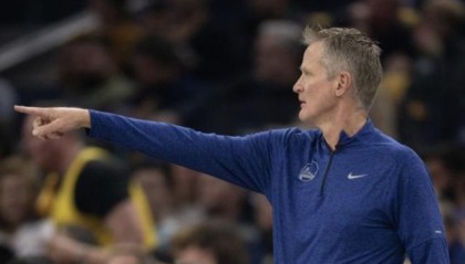 开云官网-年轻人难堪大任 背靠背重负还得勇士的老将来扛