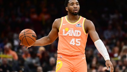 开云-传射建功！米切尔第三节5中5独得12分3助 三节砍下24分7助