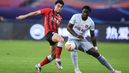 追踪石柯N×24小时：生日夜挥别上海 回娘家谈新约