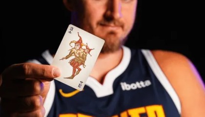 开云体育官网-约基奇十连胜期间场均25.2分14.4板12.7助1.3断，命中率55%