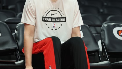 开云体育官网-拓媒：球队不会为场均2.4分的杨瀚森重塑打法 为此后者难达上限